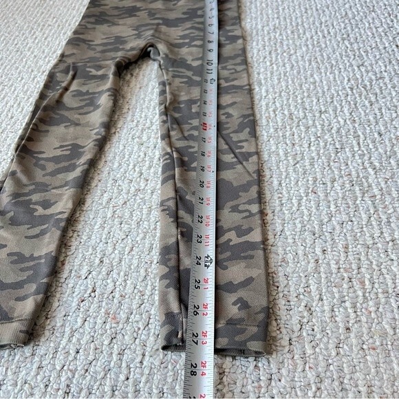 SPANX Women's Cropped Look at Me Now Seamless Leggings - Picture 9 of 10